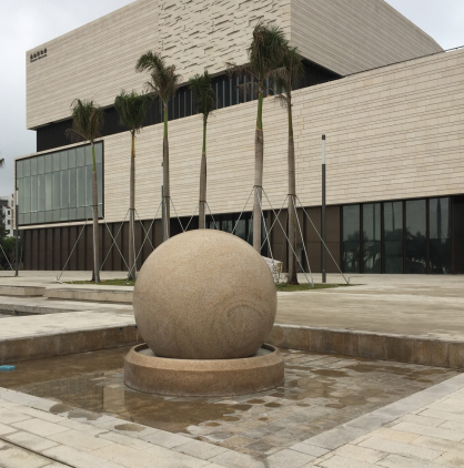 Xingyani kivist skulptuur loob Zhuhai mandri -Hiinas suurima Feng Shui palli